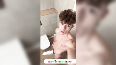 Romeo_Twink – Cute german Twink jerks off with a sock
