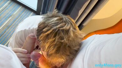 tombakerx – My First Threesome Ever! My Ass Got Fucked And Shared!!