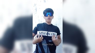 Biker Sa Sementeryo - Pinoy Cyclist Public Masturbation