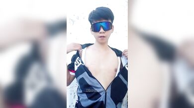 Biker Sa Sementeryo - Pinoy Cyclist Public Masturbation