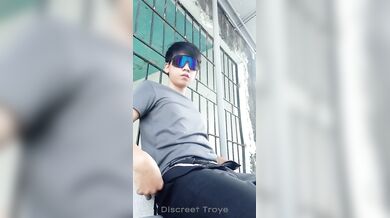 Handsome Pinoy Masturbates at Abandoned House - Daks Jakol