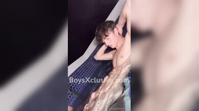 Svandylove Having fun with my boyfriend in the jacuzzi