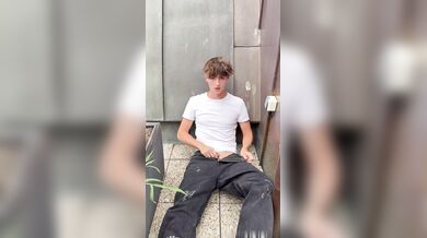 Svandylove rooftop jerk off