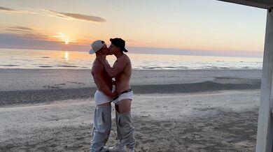 Naughty Beach Escape - @vlett23xq & Manuel Dosio