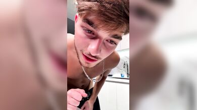 Crazy Live - Brad Uses His Own Cum As Lube To Finger Himself