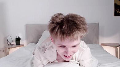 Son of Bambi Fucks Himself With A Dildo On A Live Show