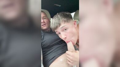 British Femboy Cole Bently Blows MrBillyEssex In The Car